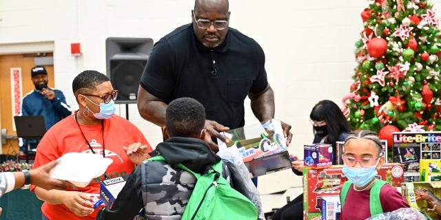 MCDONOUGH, GEORGIA - DECEMBER 20: Shaq attends a Shaq-A-Claus and Pepsi Stronger Together surprise for an Atlanta school with toys & treats on December 20, 2021 in McDonough, Georgia.