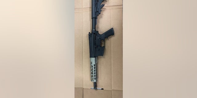 A photo of the weapon found in Anthony Solima's vehicle, 警察说