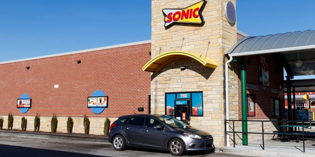 TikTok user @bmtx00 posted a video claiming they got free Sonic by asking for canceled DoorDash orders near closing time. (iStock)