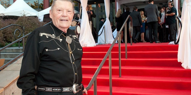 Stonewall Jackson has died at age 89.