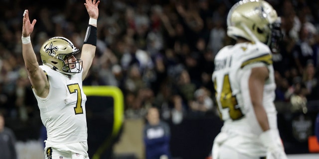 TravelGuides - Cowboys' Michael Gallup makes incredible twisting TD catch 4 New Orleans Saints quarterback Taysom Hill (7) celebrates a touchdown against the Dallas Cowboys during the first half of an NFL football game, Thursday, Dec. 2, 2021, in New Orleans.