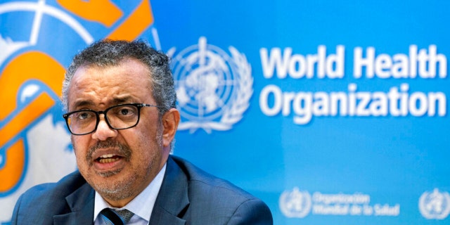 Tedros Adhanom Ghebreyesus, Director General de la OMS, se dirige a los medios de comunicación sobre la COVID-19 en Ginebra, Suiza, el 20 de diciembre de 2021.