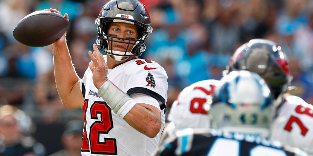 Tom Brady (12) of the Tampa Bay Buccaneers looks to throw during a game against the Carolina Panthers at Bank of America Stadium in Charlotte, N.C., Dec. 26, 2021.