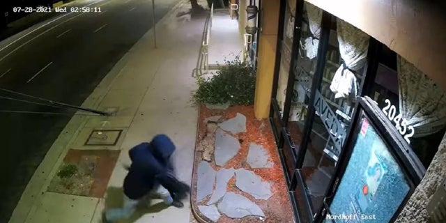 los "Two O’Clock Rock throw breaks a glass door during a burglary.