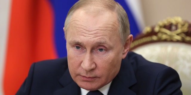 يعقد الرئيس الروسي فلاديمير بوتين مؤتمرا بالفيديو لإلقاء كلمة أمام المشاركين في مؤتمر حزب روسيا المتحدة بمناسبة الذكرى العشرين لتأسيس الحزب ، في موسكو ، روسيا.