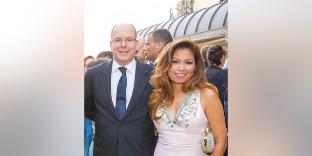 작가 &앰프; TV personality Zarah with Prince Albert II of Monaco at the Annual Ambassador's Club Gala in Monte Carlo, Monaco.