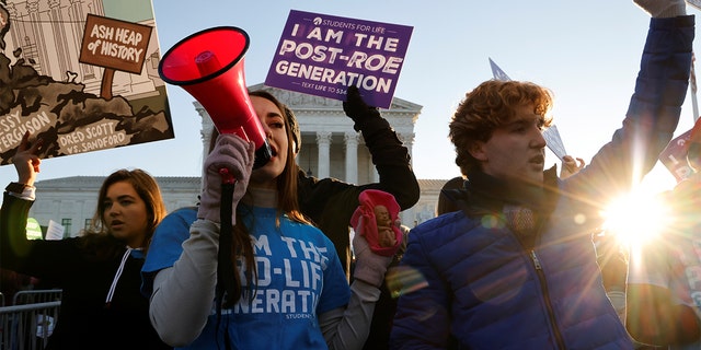 Anti-abortion rights activists protest outside the Supreme Court in Washington, Des. 1, 2021.