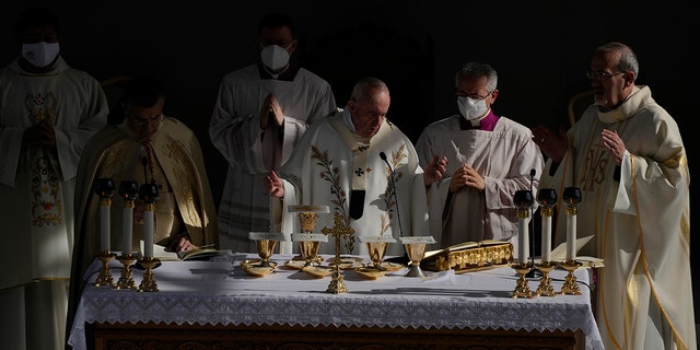 Папа Франциск ръководи светата литургия на стадион GSP в Никозия, Кипър, петък, 3 декември 2021 г.