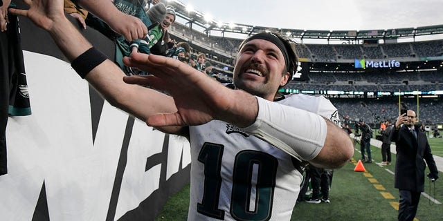 Philadelphia Eagles quarterback Gardner Minshew greets fans after the New York Jets game Sunday, Dic. 5, 2021, a East Rutherford, New Jersey.