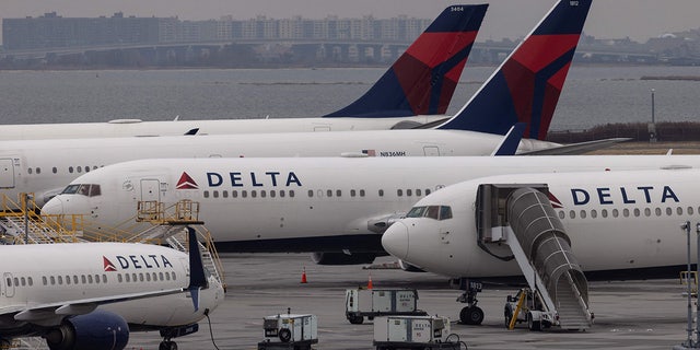 FILE: A Delta Airlines passenger was taken into custody on Thursday after a flight from Tampa to Atlanta. (Photo by Yuki IWAMURA / AFP) (Photo by YUKI IWAMURA/AFP via Getty Images)
