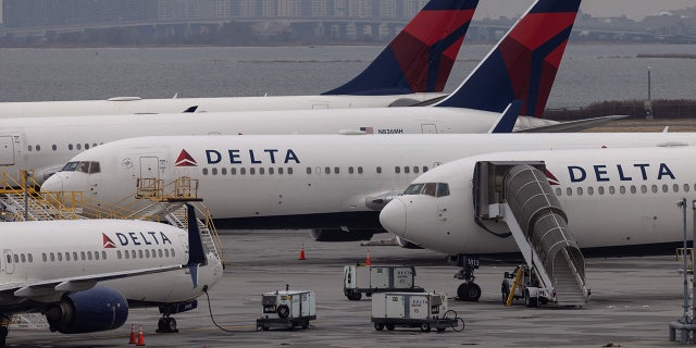 FILE: A Delta Airlines passenger was taken into custody on Thursday after a flight from Tampa to Atlanta. (Photo by Yuki IWAMURA / AFP) (Photo by YUKI IWAMURA/AFP via Getty Images)