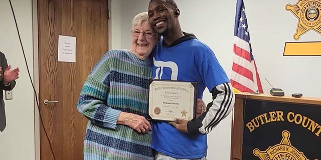 Butler County Sheriff Richard Jones on Thursday presented Deshawn Pressley with the Citizen’s Award during a ceremony where Pressley was reunited with Pat Goins, the 87-year-old woman whose purse was snatched.