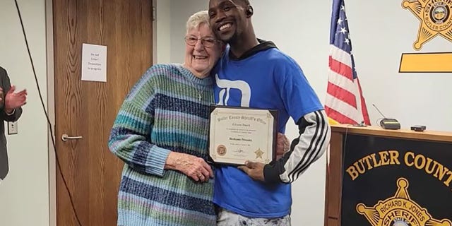 Butler County Sheriff Richard Jones on Thursday presented Deshawn Pressley with the Citizen’s Award during a ceremony where Pressley was reunited with Pat Goins, the 87-year-old woman whose purse was snatched.