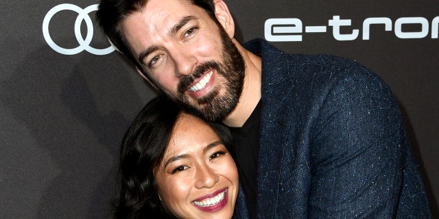 (L-R) Linda Phan and Drew Scott tied the knot in May 2018.