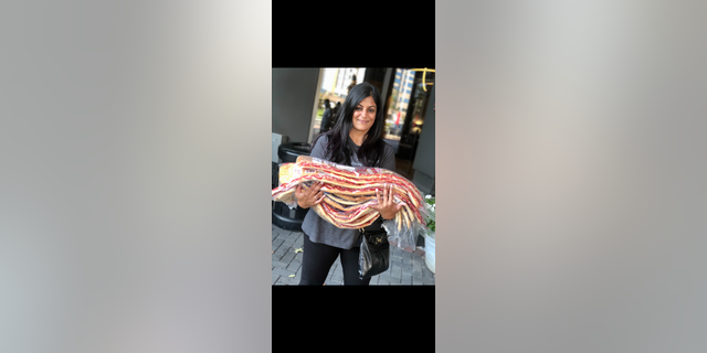 FAMIL co-founder Geeta Bakshi collects bread for Afghan refugees.