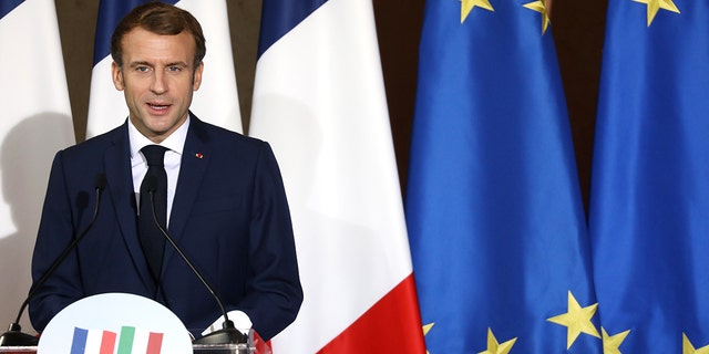 Emmanuel Macron, France's president, speaks during a news conference with Mario Draghi, Italy's prime minister, at Villa Madama in Rome, イタリア, 金曜日に, 11月. 26, 2021.