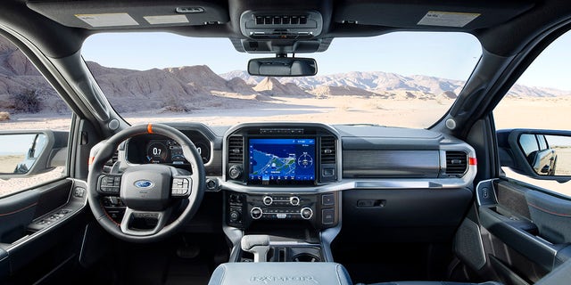 Il 2021 Ford F-150 Raptor's interior has a new look.