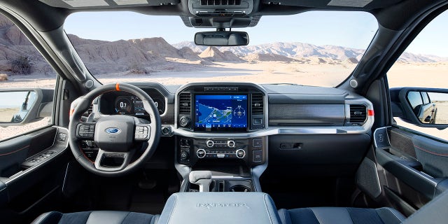 Il 2021 Ford F-150 Raptor's interior has a new look.