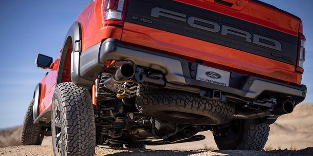 Il 2021 Ford F-150 Raptor is the first F-150 with a coil spring rear suspension system.