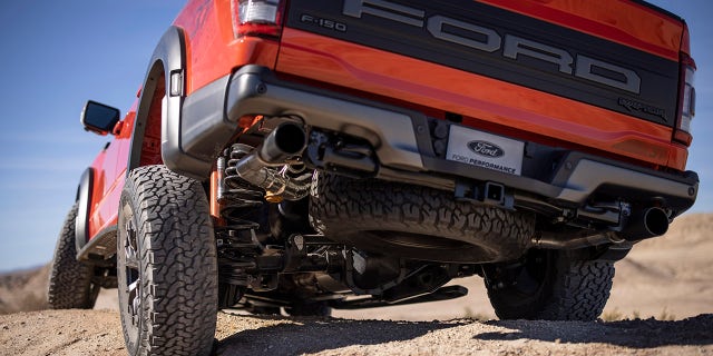 Il 2021 Ford F-150 Raptor is the first F-150 with a coil spring rear suspension system.