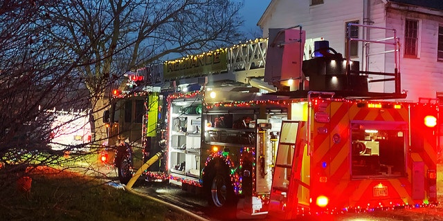 New Jersey firetruck Santa saves family from house fire