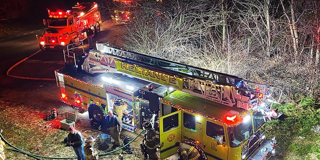 New Jersey firetruck Santa saves family from house fire