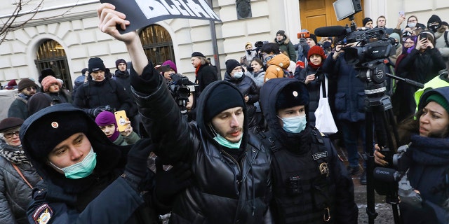 A police officer detains a demonstrator as people gather in front of the Supreme Court of the Russian Federation in Moscow, Russia, Tuesday, December 28, 2021. Shut down. 