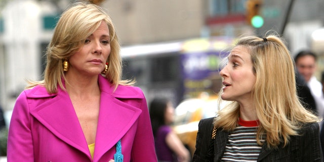 Kim Cattrall and Sarah Jessica Parker filming a scene of "Sex and the City."