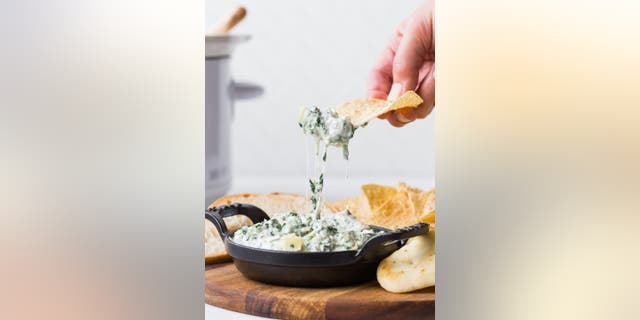 Rachel Gurk from Rachel Cooks shares her ‘Slow Cooker Spinach Artichoke Dip’ recipe with Fox News.