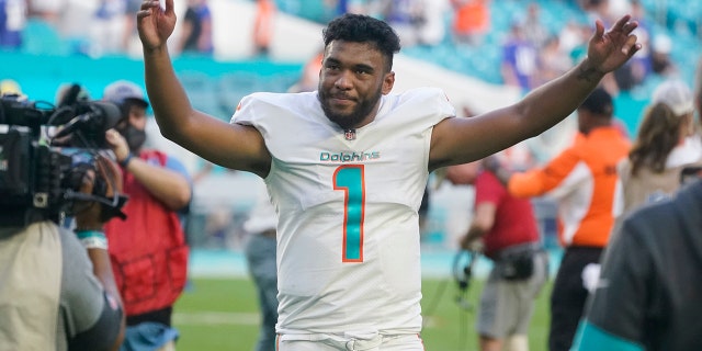 Dolphins head coach Mike McDaniel delivers important message to Tua Tagovailoa: 'I’m all in' 3 Miami Dolphins quarterback Tua Tagovailoa (1) gestures at the end of an NFL football game against the New York Giants, Sunday, Dec. 5, 2021, in Miami Gardens, Fla. The Dolphins defeated the Giants 20-9.