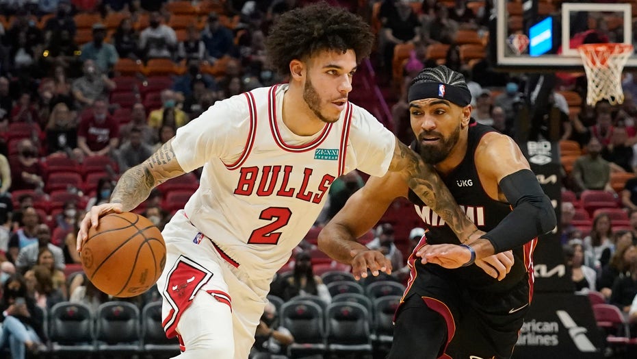 Robinson scores season-high 26 points, Heat beat Bulls