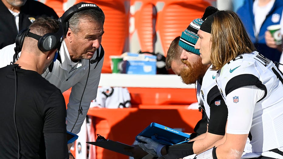 Meyer's tenure with Jaguars nears new low amid more turmoil