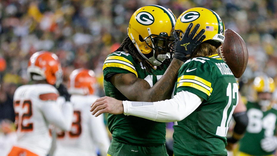 Packers wideout Davante Adams monitoring Aaron Rodgers’ status ahead of free agency