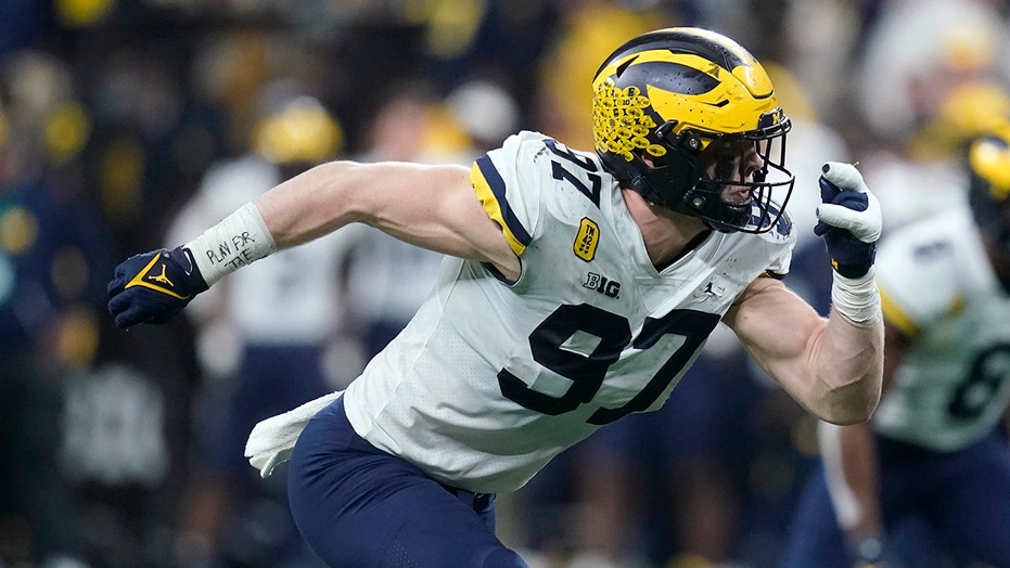 michigan routs iowa for big ten championship likely secures spot in college football playoff fox news