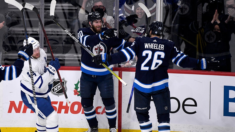 Wheeler plays 1,000th NHL game, Jets top Maple Leafs 6-3