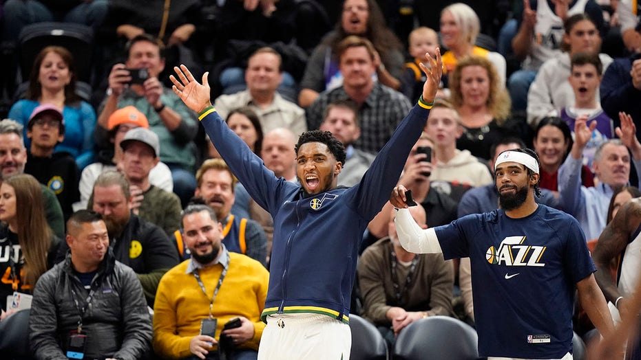 Mitchell, Jazz beat Clippers 124-103 for eighth straight win