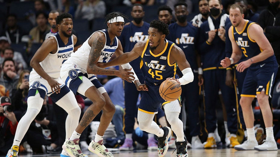 Mitchell, Jazz shoot past Wolves 136-104 for 5th straight