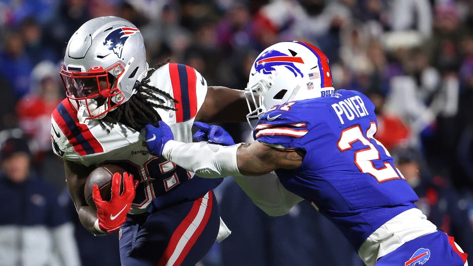 Bills' Micah Hyde and Jordan Poyer slam reporter for asking if they were 'embarrassed' after Patriots loss