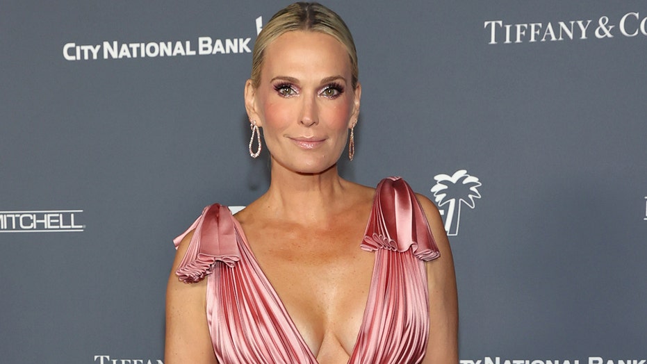 Molly Sims, 48, unveils fit physique in bikini while enjoying a cocktail in Mexico
