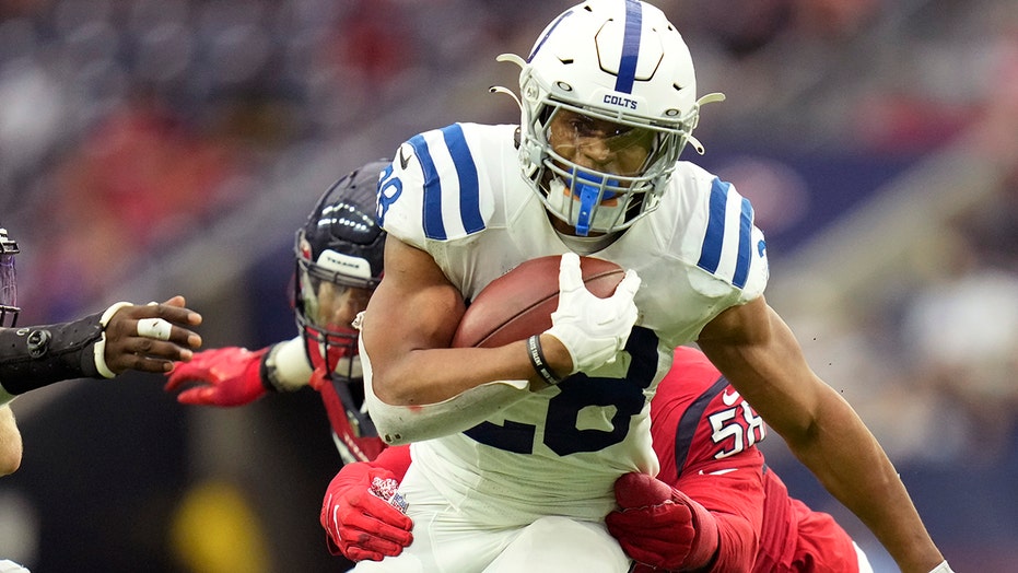 Taylor's two-TD day helps Colts rout woeful Texans 31-0