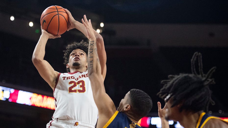Goodwin, 아니. 10 USC rally in 2nd half to beat UC Irvine