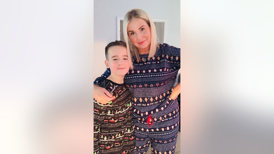 Mom loses 118 pounds after seeing photo of herself in Christmas pajamas