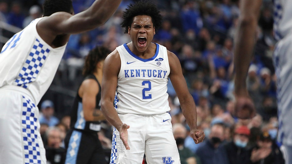 No. 21 Kentucky dominates UNC wire-to-wire, wins 98-69