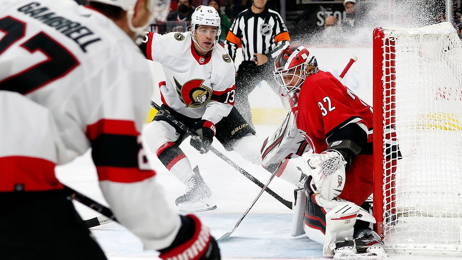 Norris scores late, Senators beat Canes for NHL-low 5th win