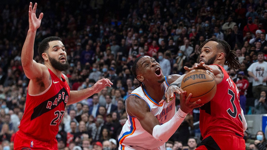 Thunder hold on to beat Raptors 110-109, win 2nd straight