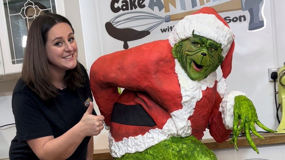 Woman bakes 5-foot-tall Grinch cake, catches Jim Carrey’s attention