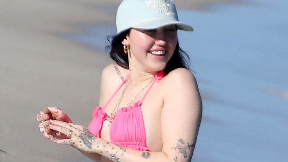Noah Cyrus hits the beach in hot pink bikini ahead of sister Miley’s New Year’s Eve gig in Miami