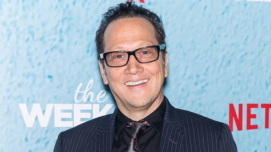 Rob Schneider praises Arizona police officers after his car breaks down: ‘A huge thank you’