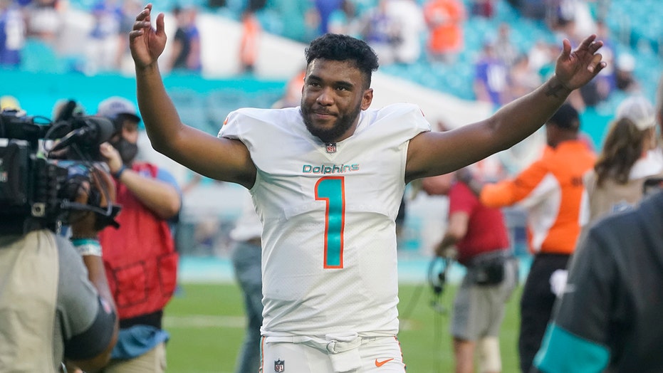 Tua, Dolphins hold off Giants, win 20-9