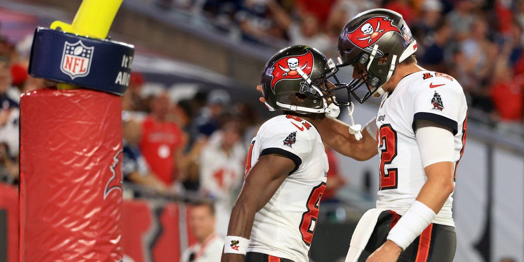 Antonio Brown of the Tampa Bay Buccaneers reacts after a play during  News Photo - Getty Images